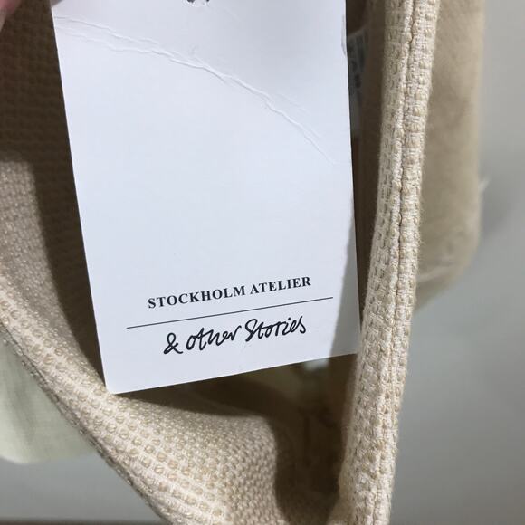 & Other Stories Textured Linen Raw Hem Khaki Shorts - Picture 7 of 11